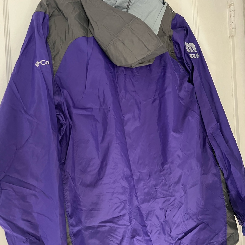 A Versatile And Lightweight Full-Zip Shell Jacket… - image 3